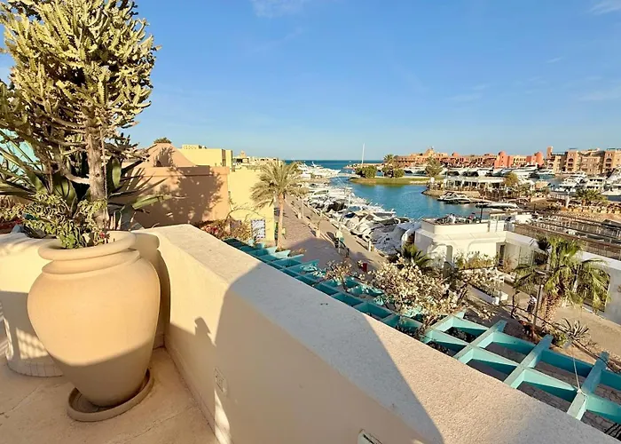 فيلة Noor Marina *